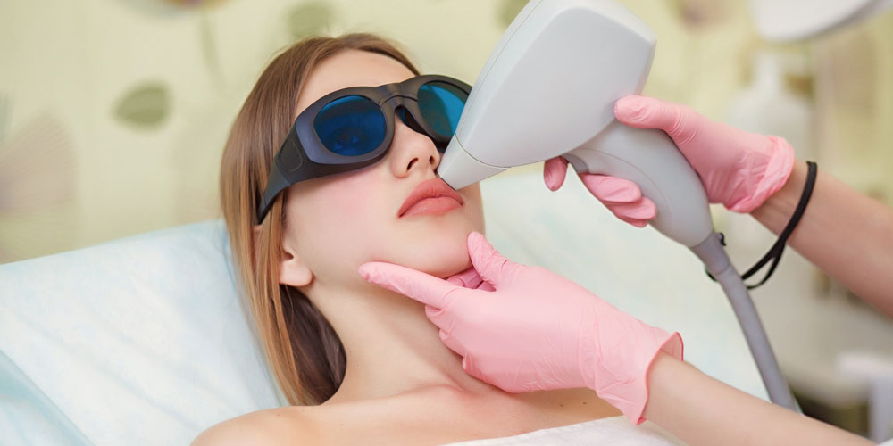 لیزر موهای زائد در رشت با دستگاه‌های پیشرفته و بدون درد