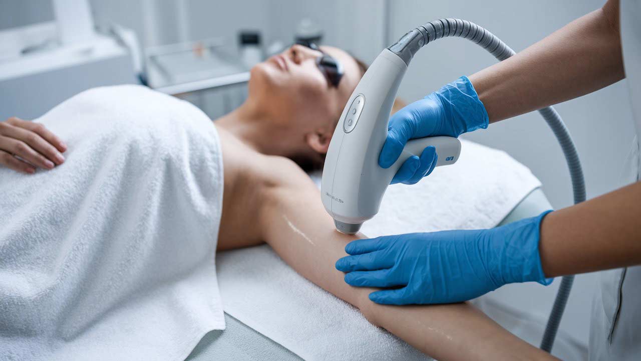 مرکز تخصصی لیزر موهای زاید در رشت | راهنمای انتخاب دستگاه مناسب نوع پوست